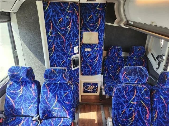 2008 MCI J4500 - Image 14