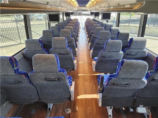 2008 MCI J4500 - Image 15