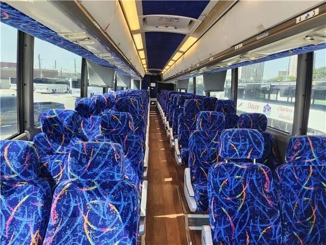 2008 MCI J4500 - Image 17