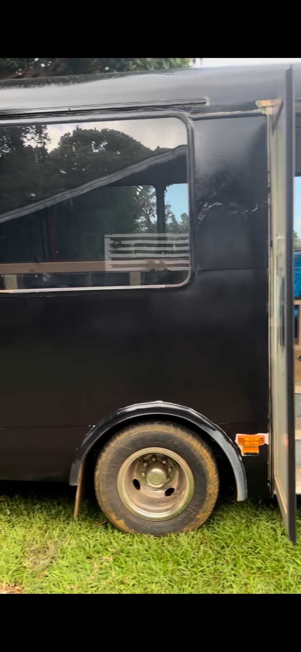 2015 Ford  E450 - Image 2