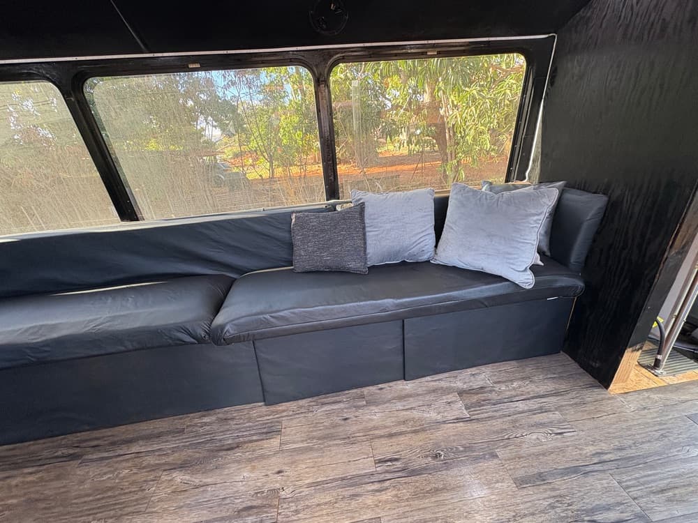 2015 Ford  E450 - Image 7