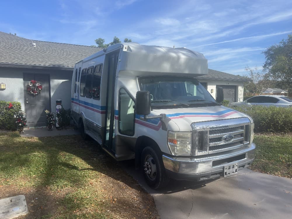 2017 Ford E-450 Super Duty - Image 2