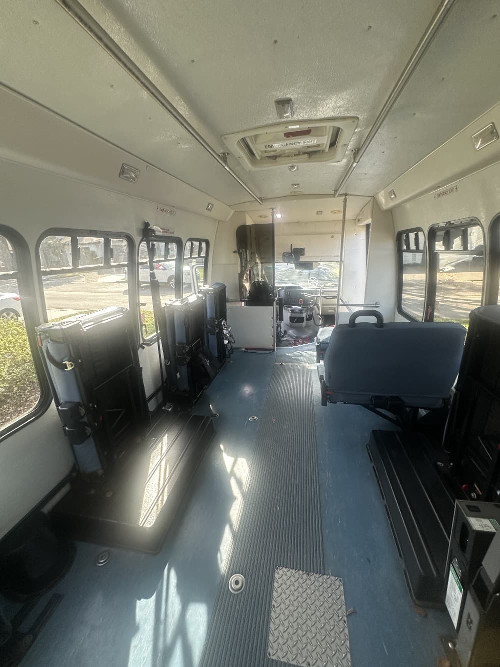 2017 Ford E-450 Super Duty - Image 8