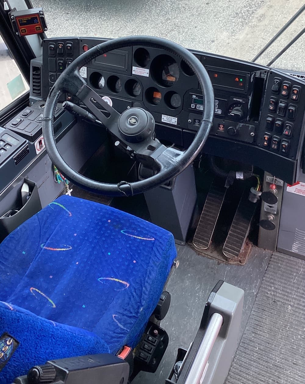 2009 MCI D4505 - Image 4