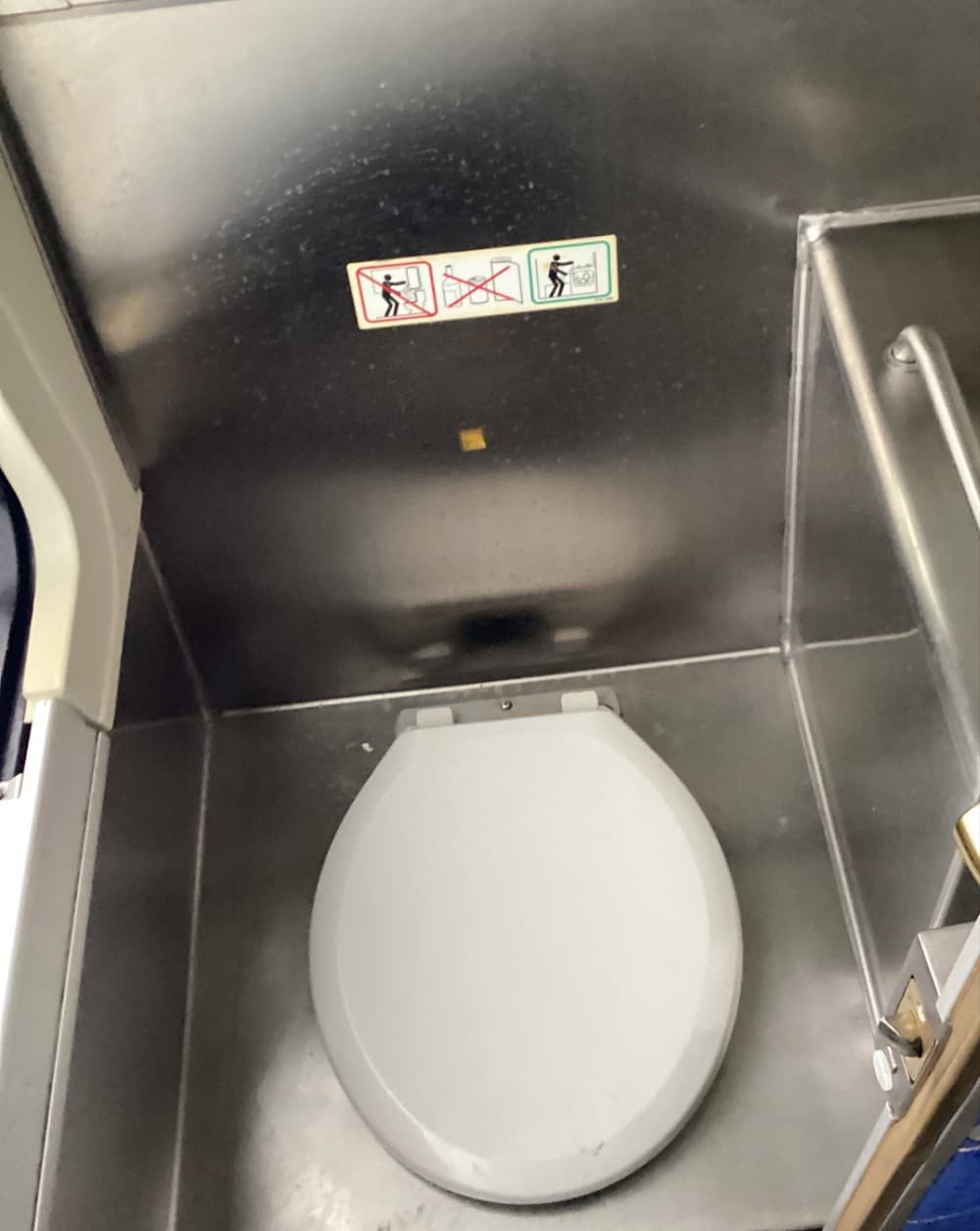 2009 MCI D4505 - Image 6