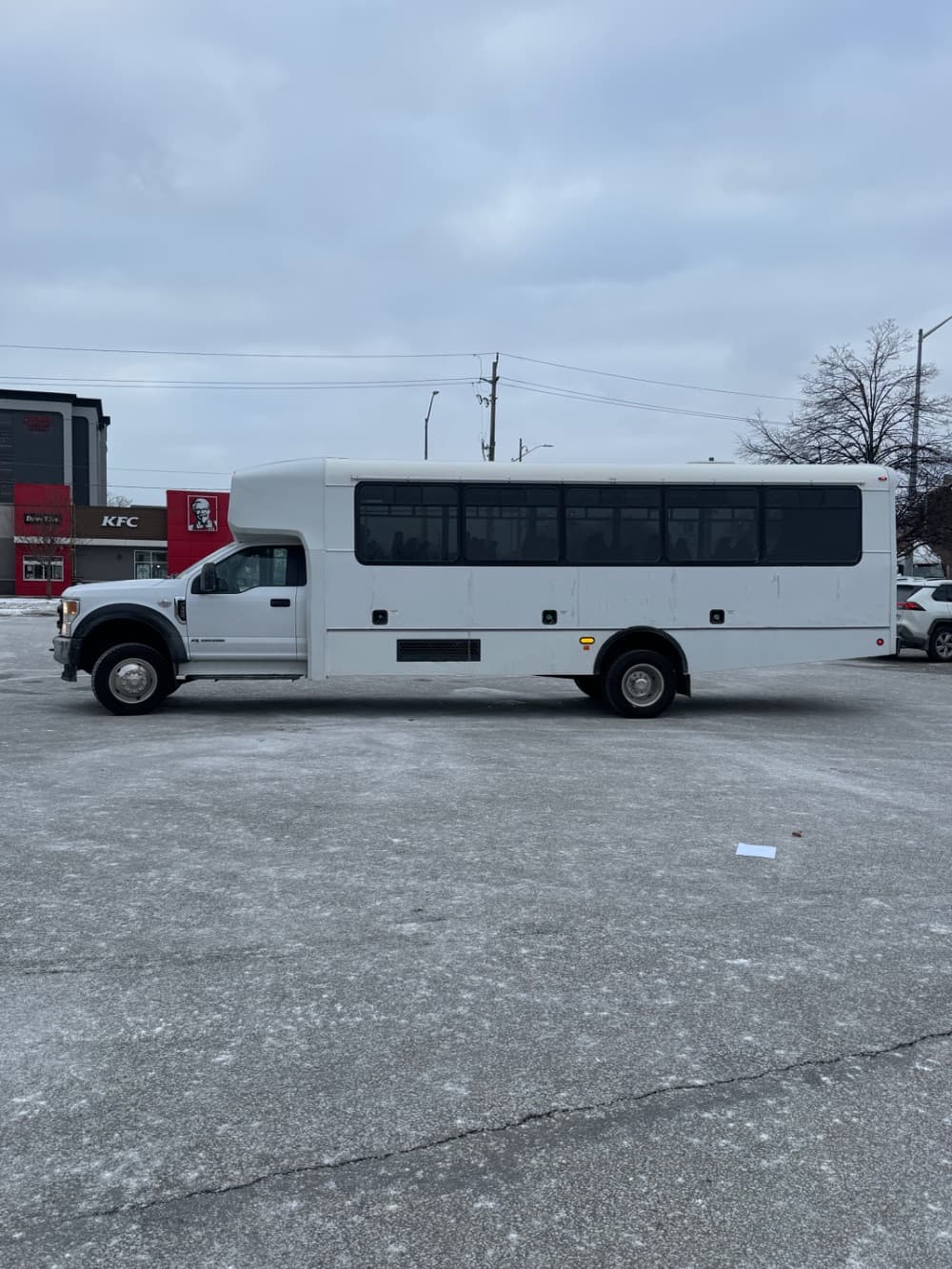 2021 Ford  550  bus
