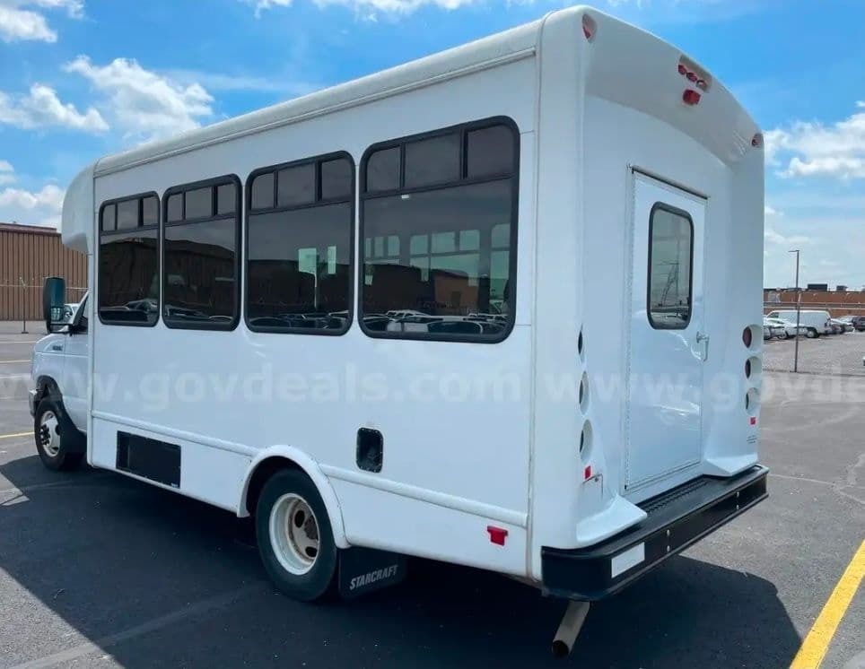 2017 Ford E-350 - Image 3