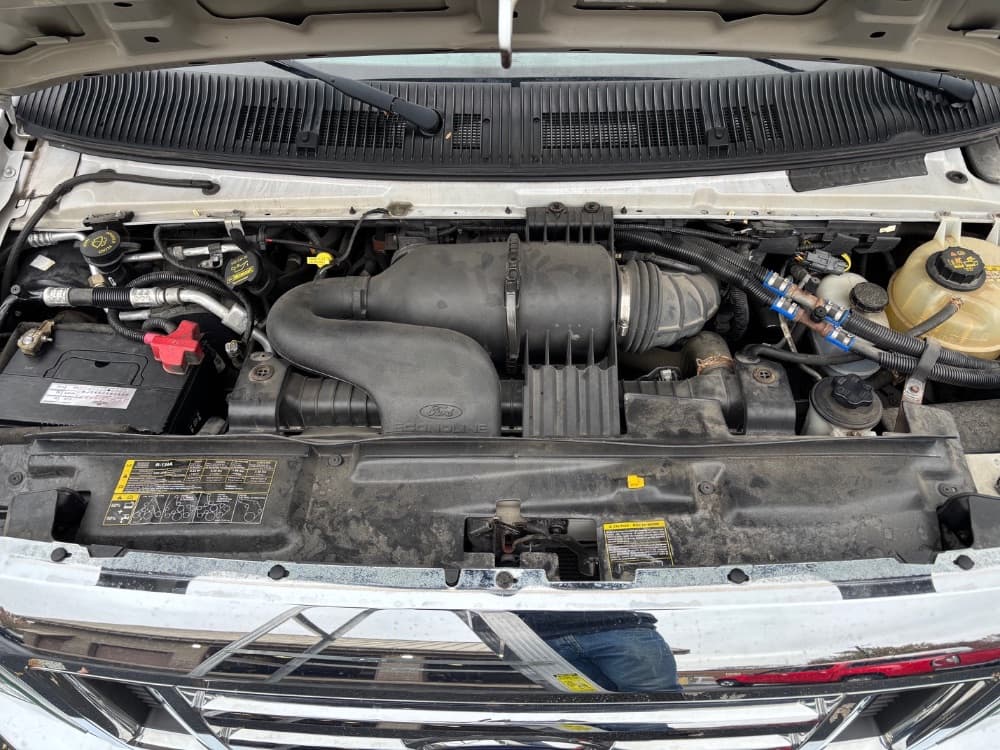 2011 Ford E-450 - Image 13