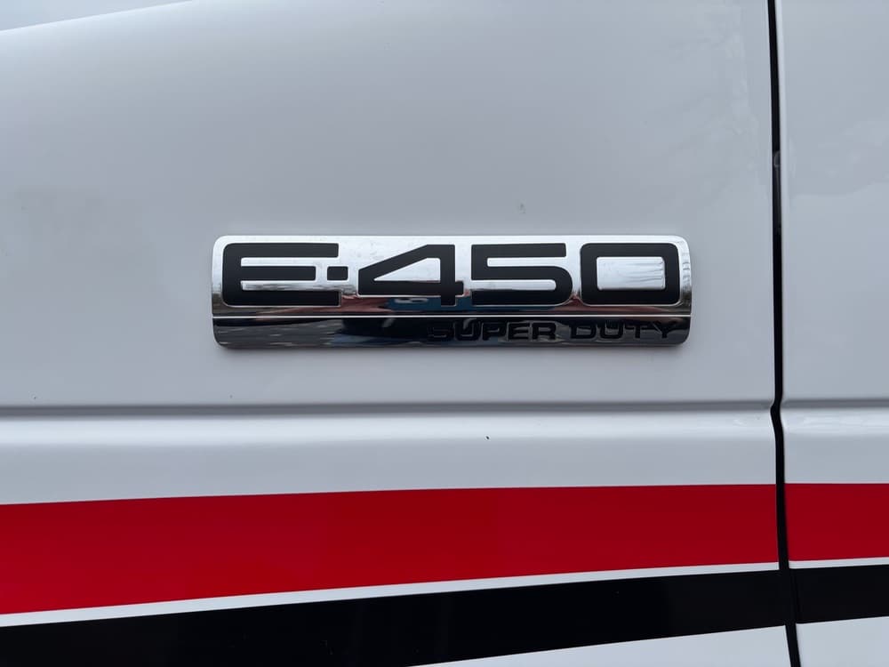 2011 Ford E-450 - Image 9