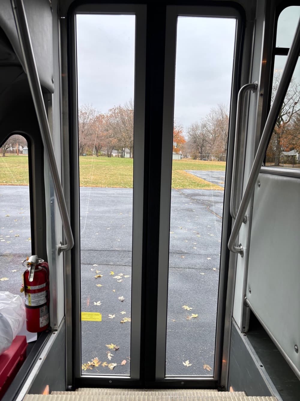 2011 Ford E-450 - Image 11