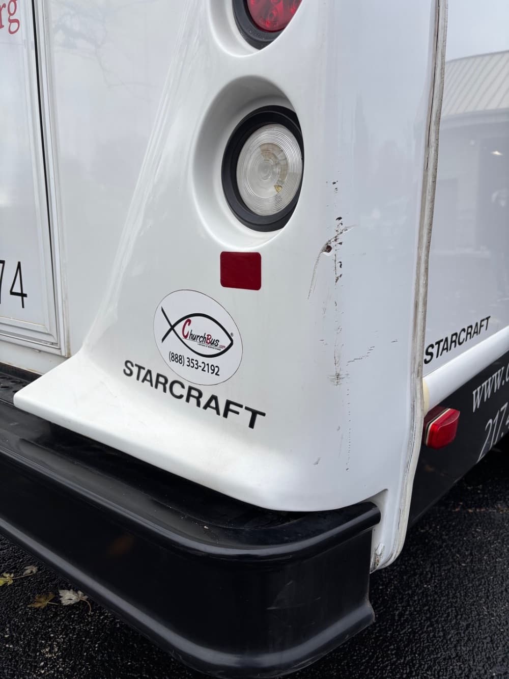 2011 Ford E-450 - Image 10