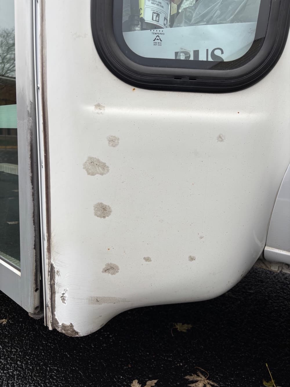 2011 Ford E-450 - Image 8