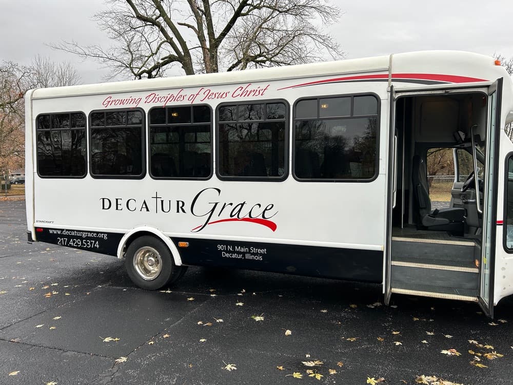 2011 Ford E-450 - Image 3