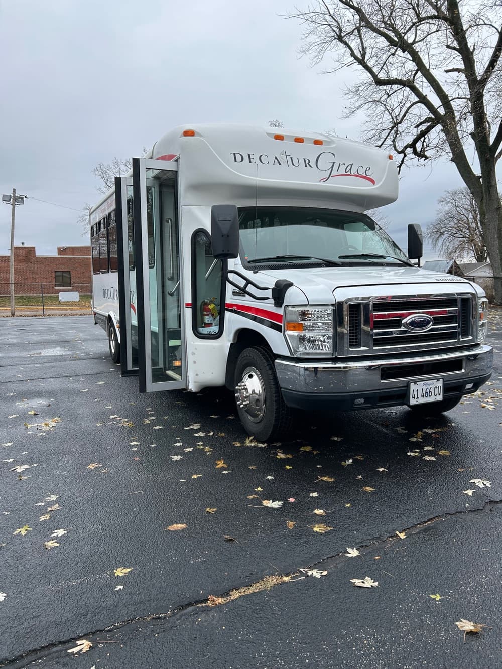 2011 Ford E-450 - Image 5