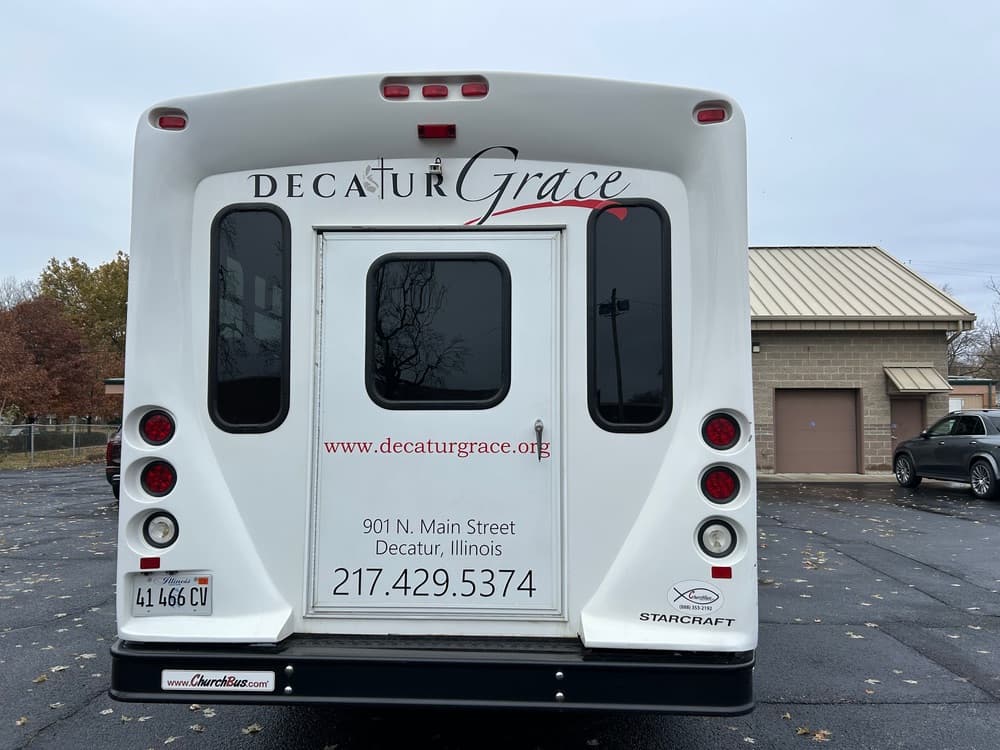 2011 Ford E-450 - Image 4