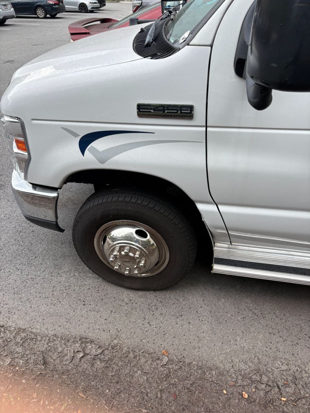 2020 Ford E450 - Image 11