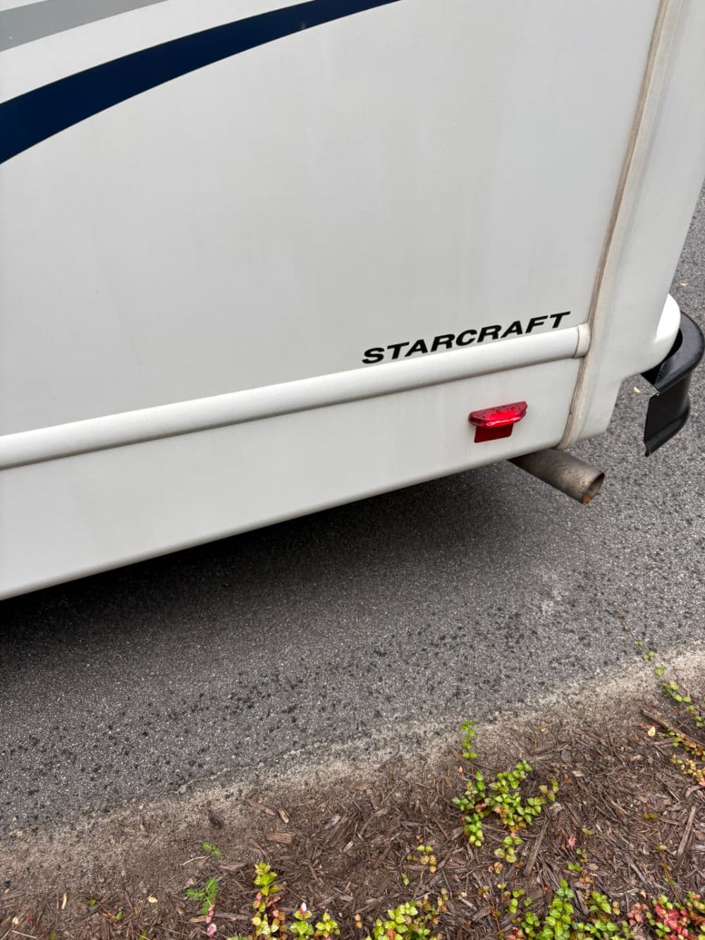 2020 Ford E450 - Image 10