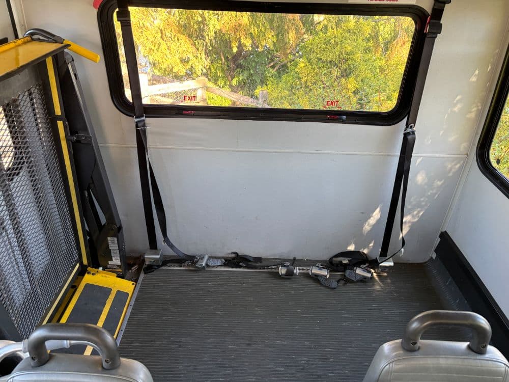 2012 Ford Super Duty F - 550 - Image 9