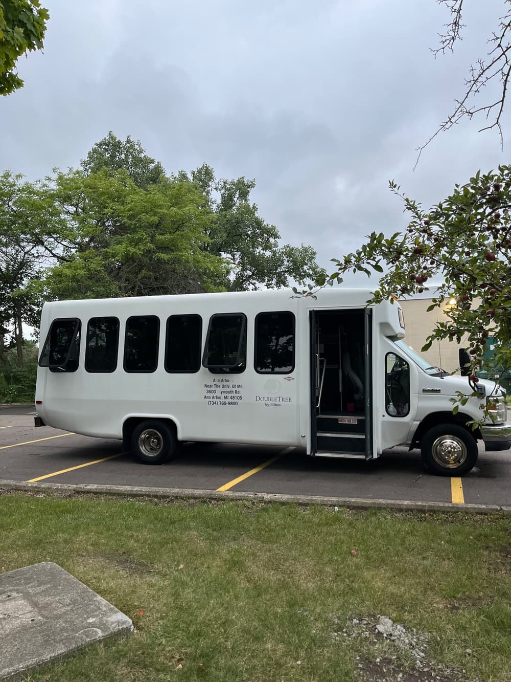 2014 ford e-450 - Image 2