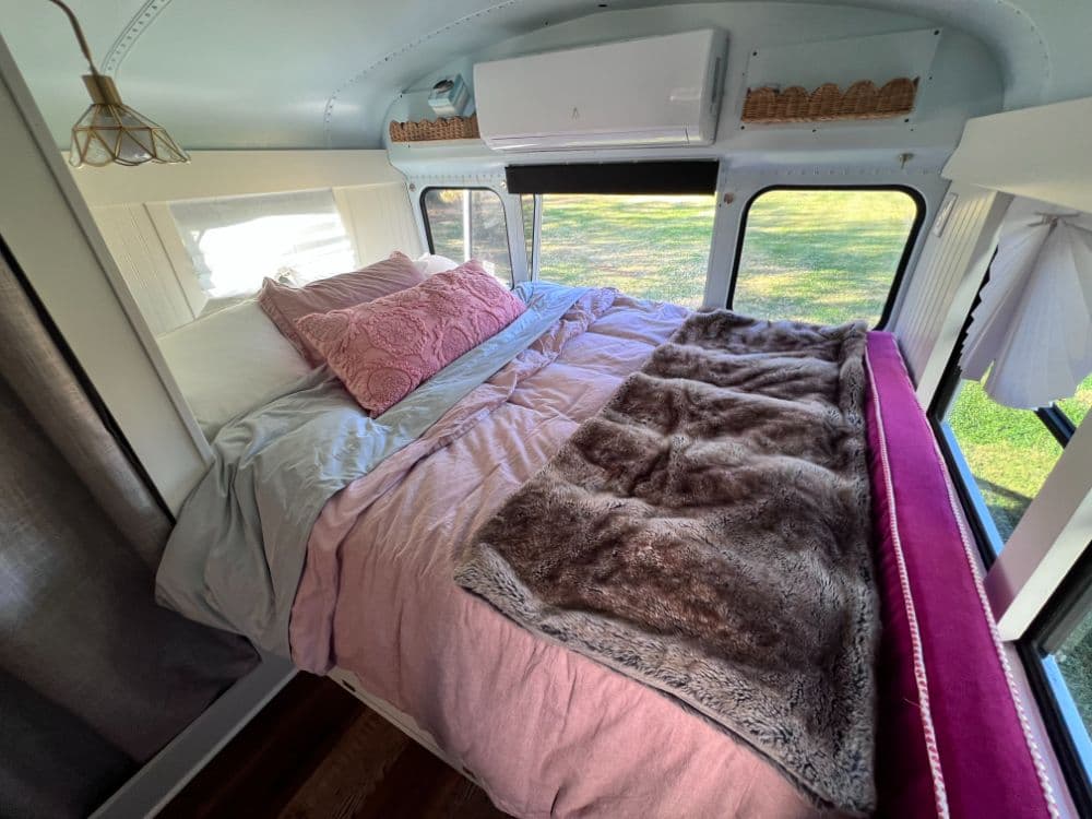 2003 Freightliner FS65 - Image 2