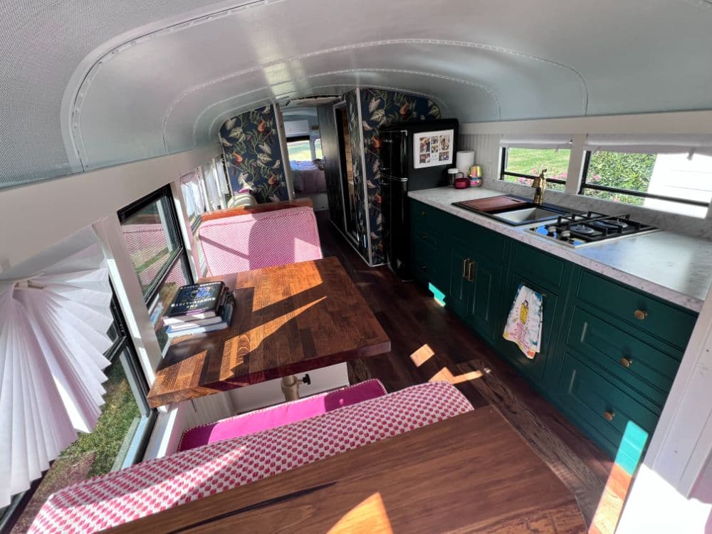 2003 Freightliner FS65 - Image 9