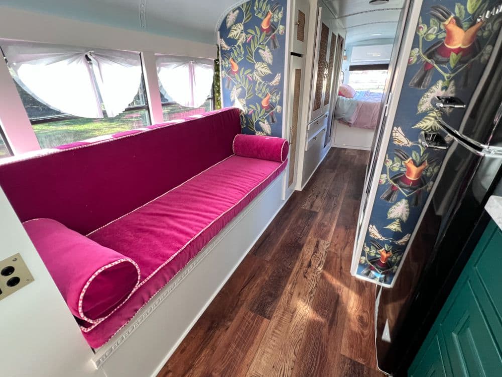 2003 Freightliner FS65 - Image 10