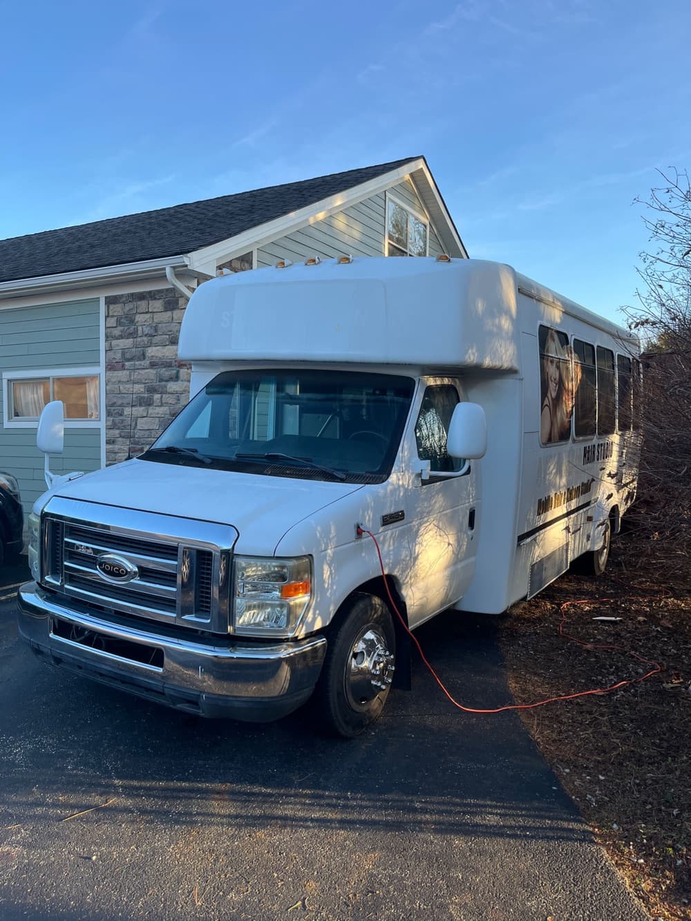 2009 Ford E-450 Super Duty Econoline - Image 3