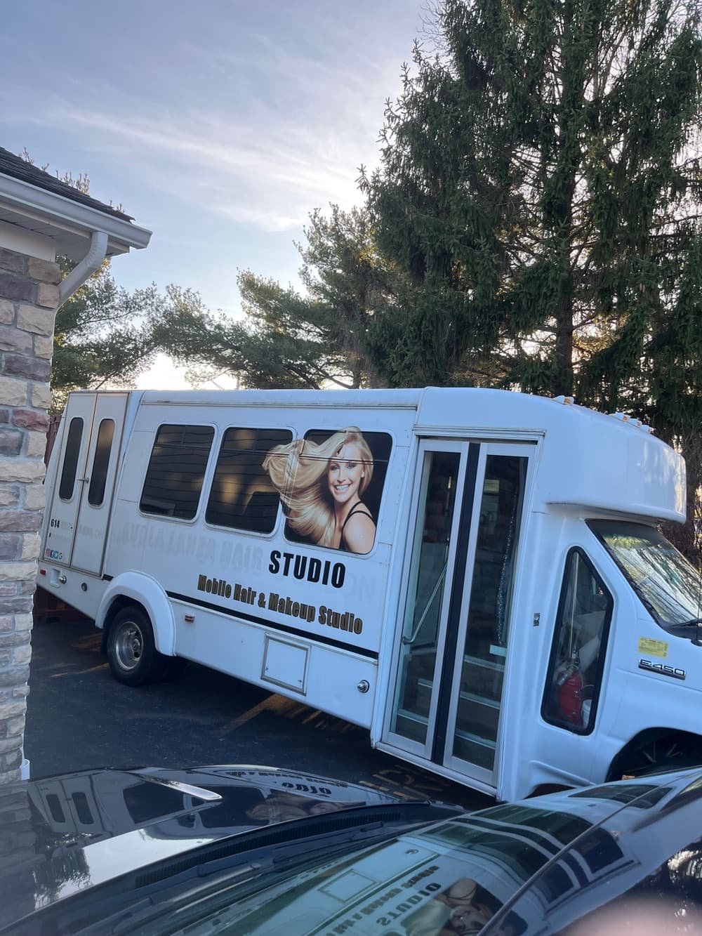 2009 Ford E-450 Super Duty Econoline - Image 2