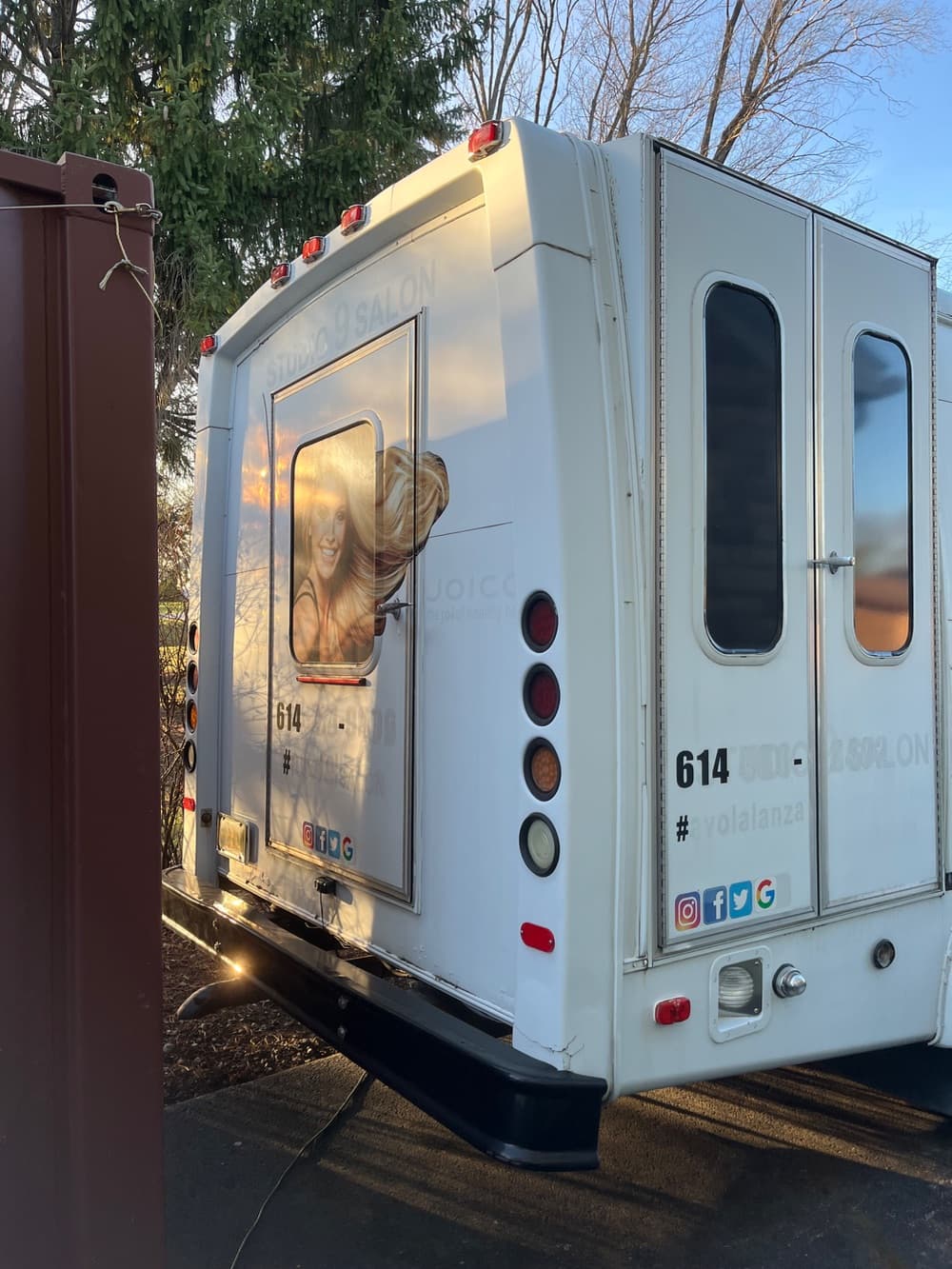 2009 Ford E-450 Super Duty Econoline - Image 4