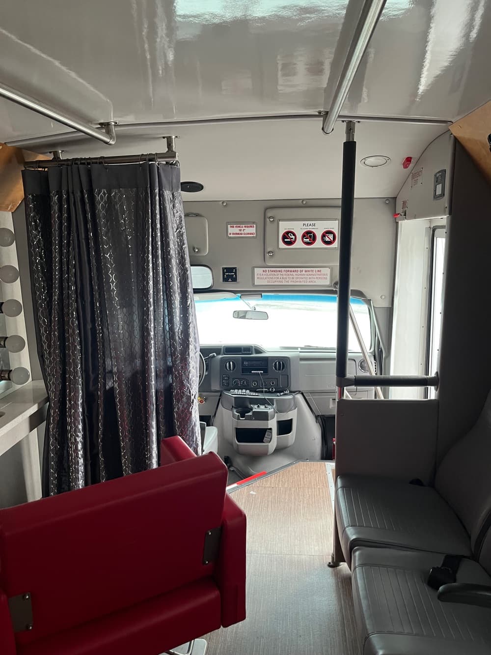 2009 Ford E-450 Super Duty Econoline - Image 8