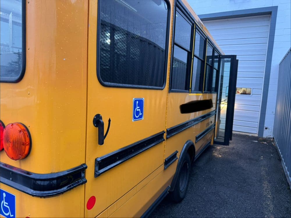 2019 Chevrolet School Van - Image 4