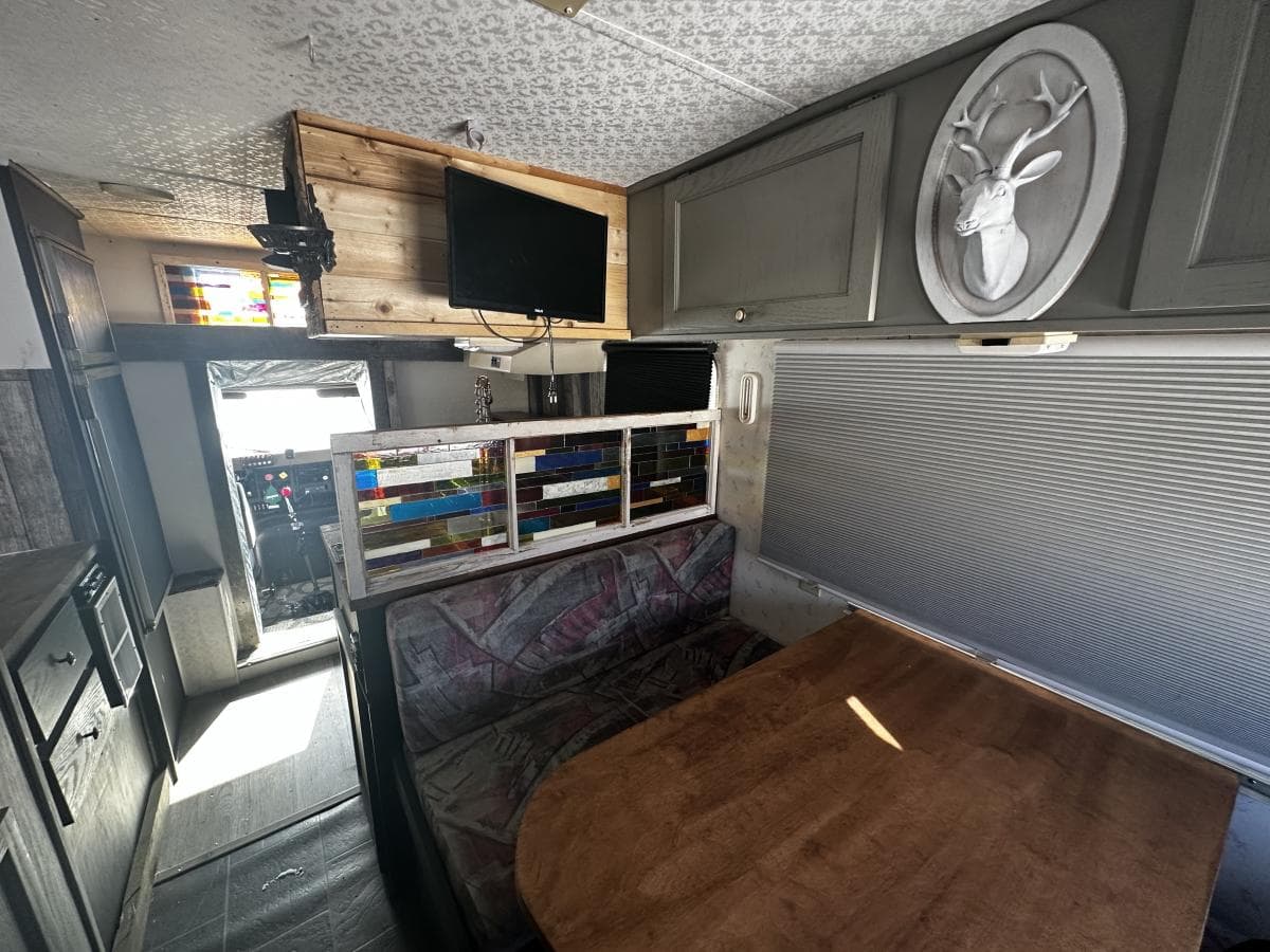 1990 International 8300 Navistar Conversion - Image 10