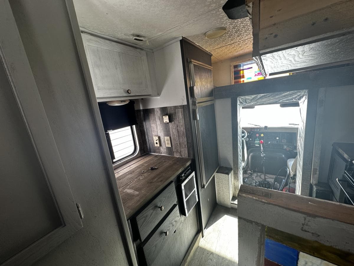 1990 International 8300 Navistar Conversion - Image 11