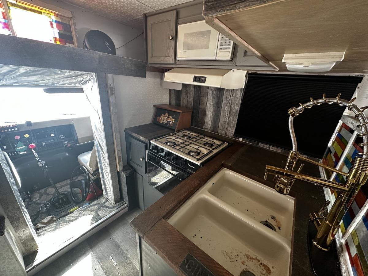 1990 International 8300 Navistar Conversion - Image 12