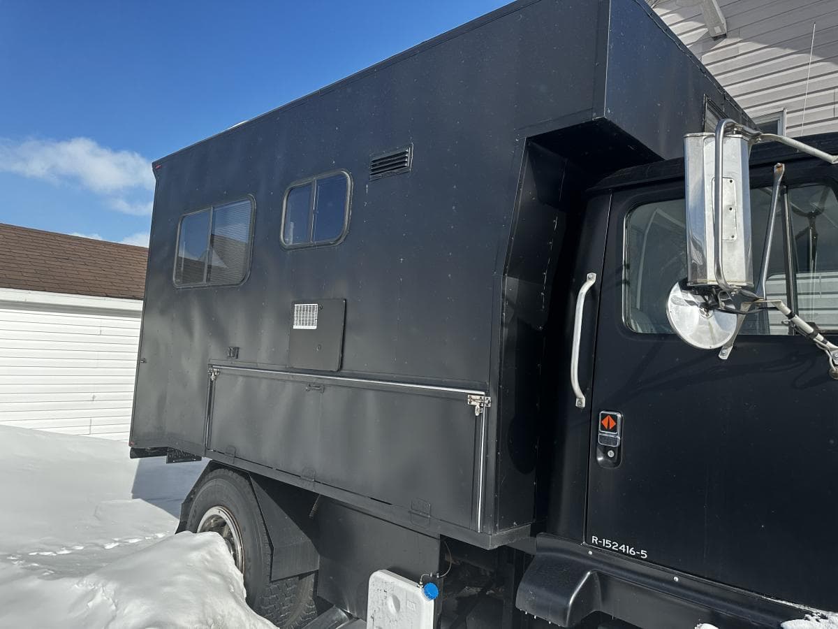 1990 International 8300 Navistar Conversion - Image 2