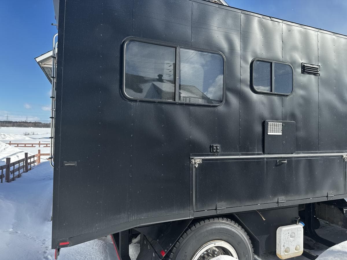 1990 International 8300 Navistar Conversion - Image 3