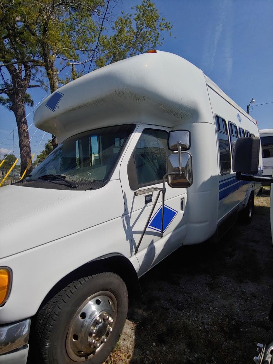 1998 Ford RVC Shuttle Bus - Image 5