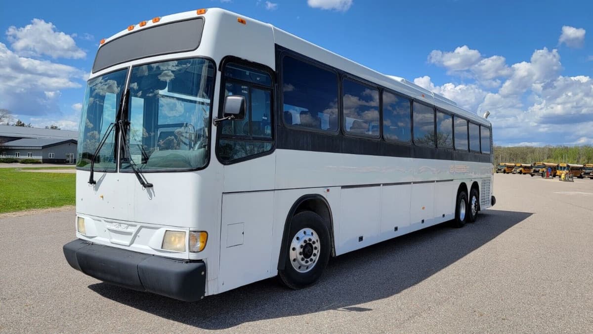 1999 New Flyer Viking Motorcoach - Image 11