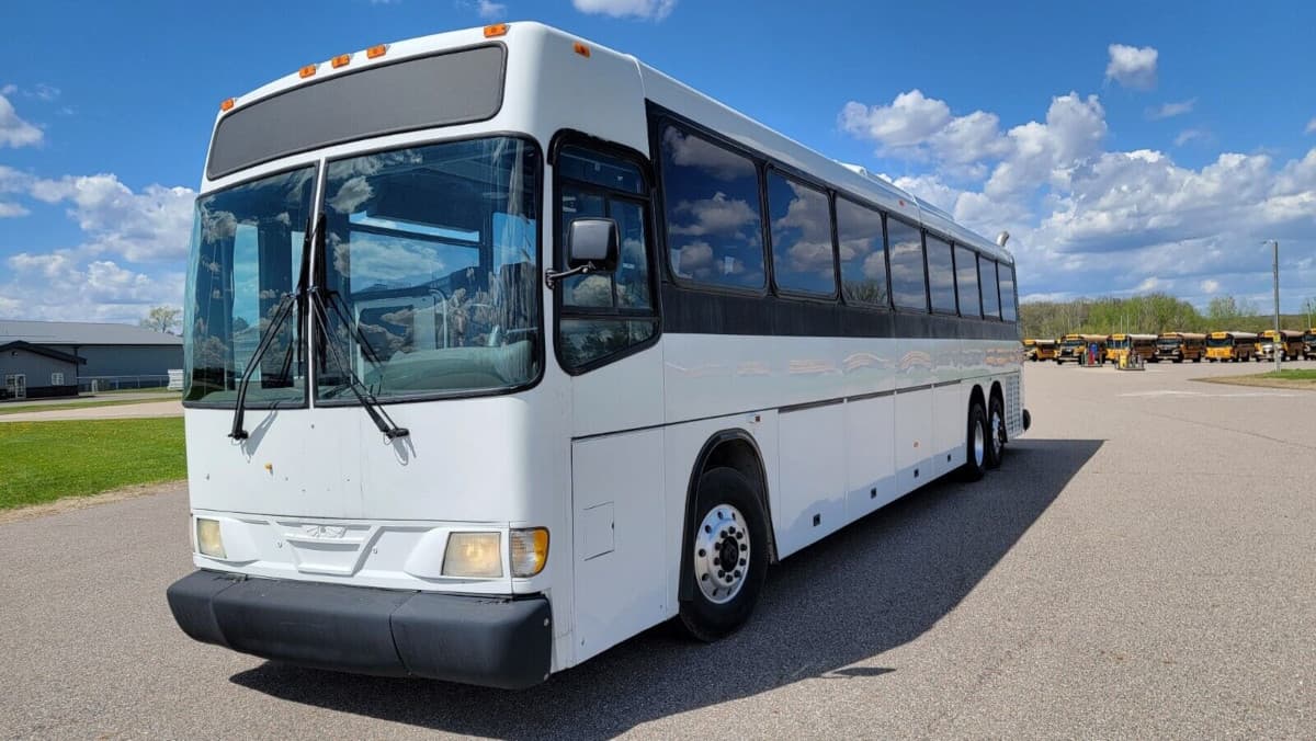 1999 New Flyer Viking Motorcoach - Image 12