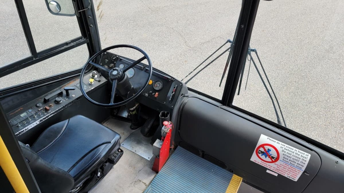 1999 New Flyer Viking Motorcoach - Image 17