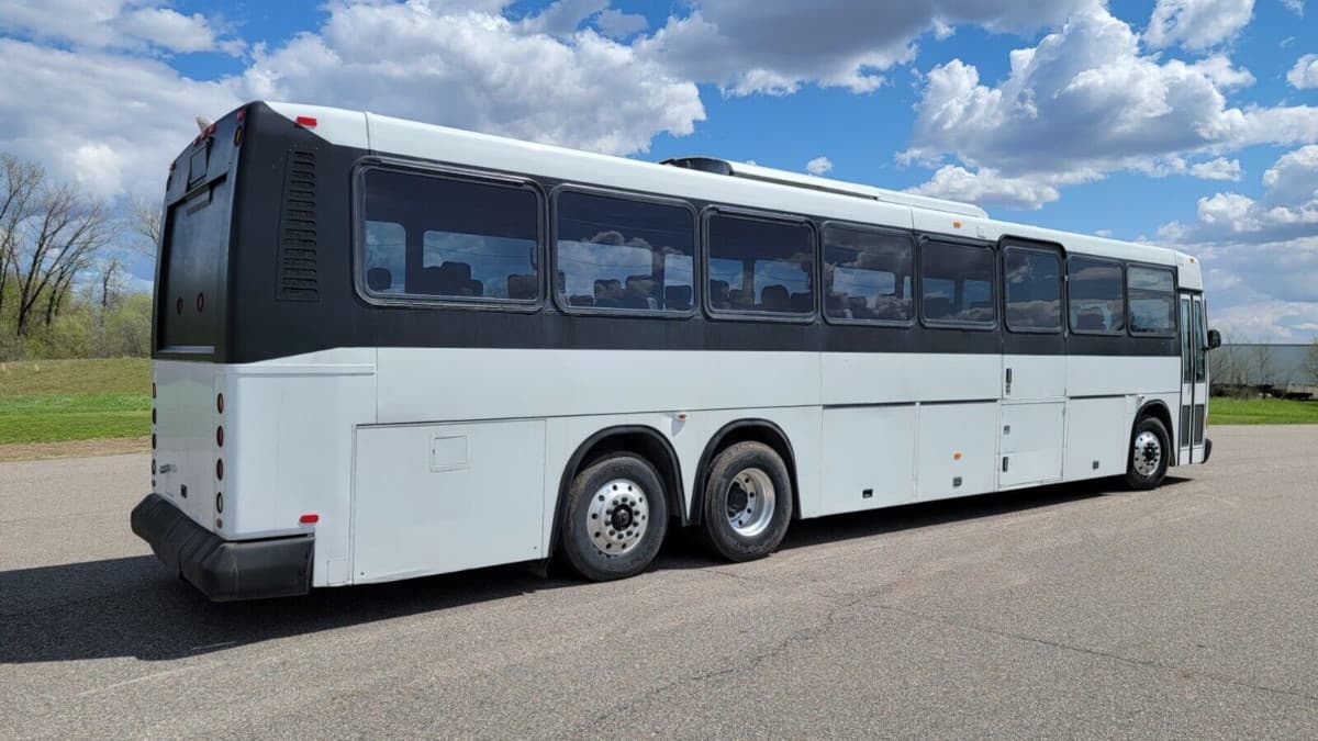 1999 New Flyer Viking Motorcoach - Image 4