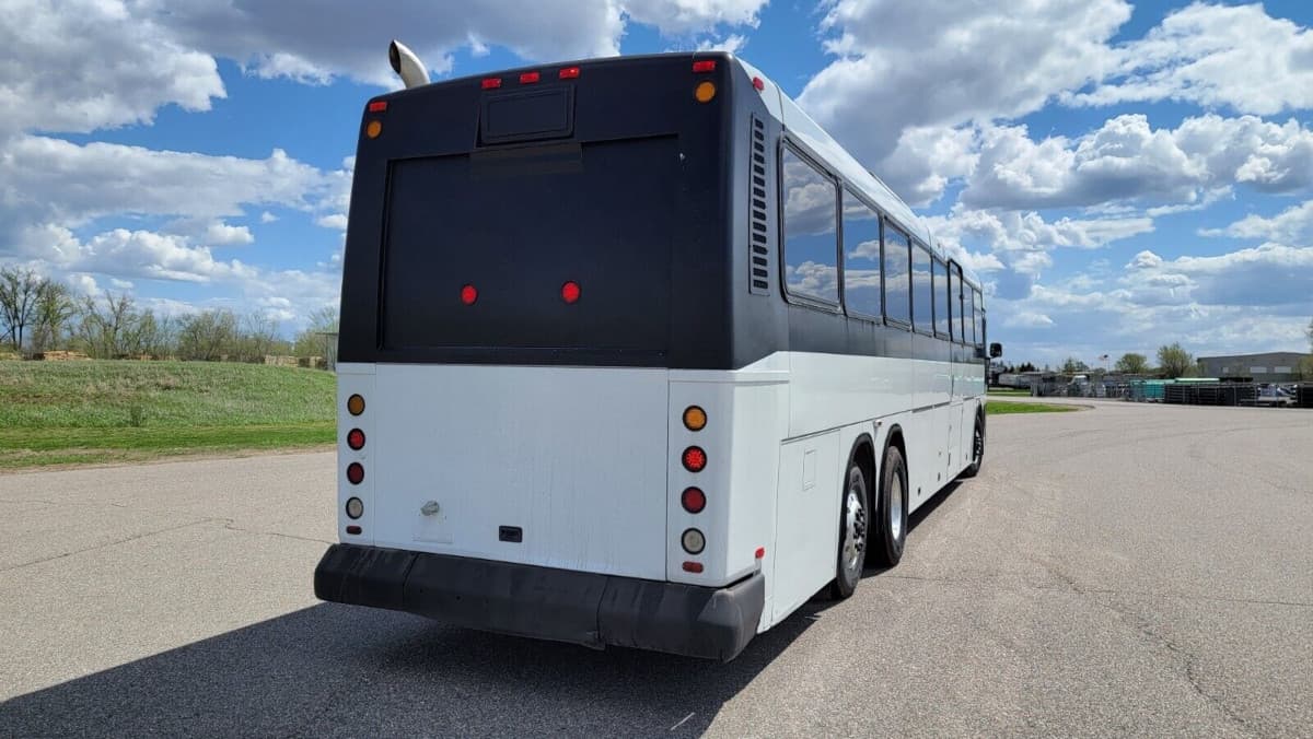 1999 New Flyer Viking Motorcoach - Image 5