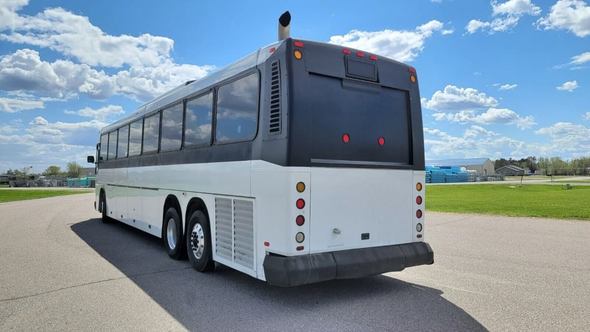 1999 New Flyer Viking Motorcoach - Image 7