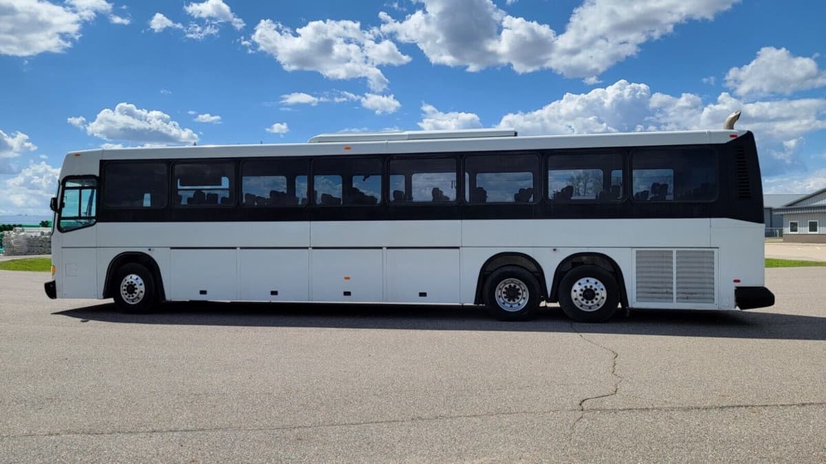 1999 New Flyer Viking Motorcoach - Image 9