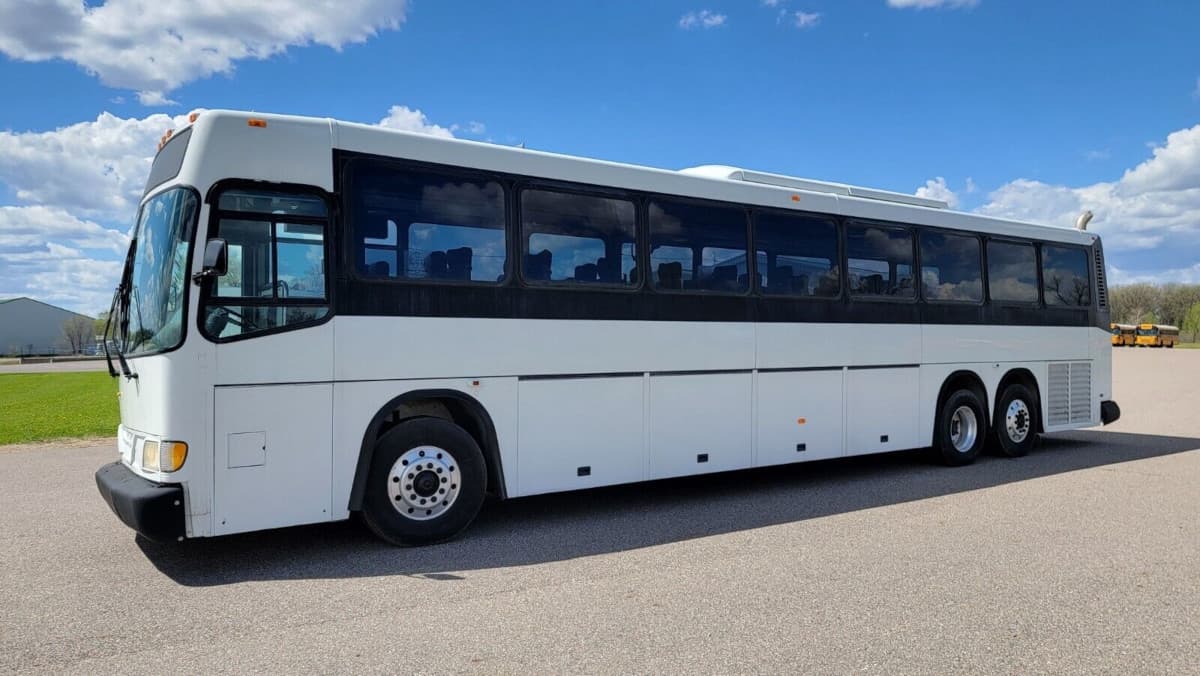 1999 New Flyer Viking Motorcoach - Image 10