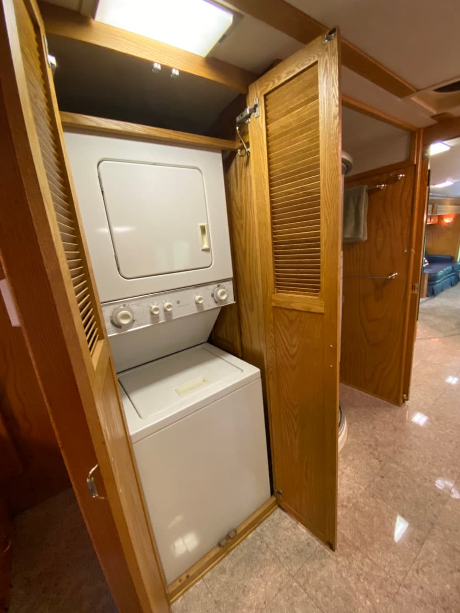 2004 Dina Viaggio Motorhome - Image 10