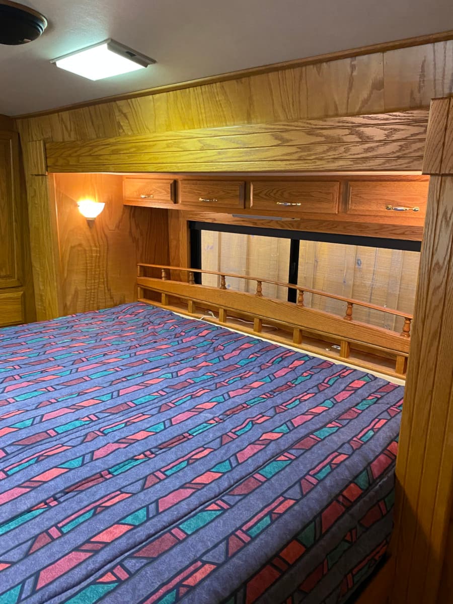 2004 Dina Viaggio Motorhome - Image 11