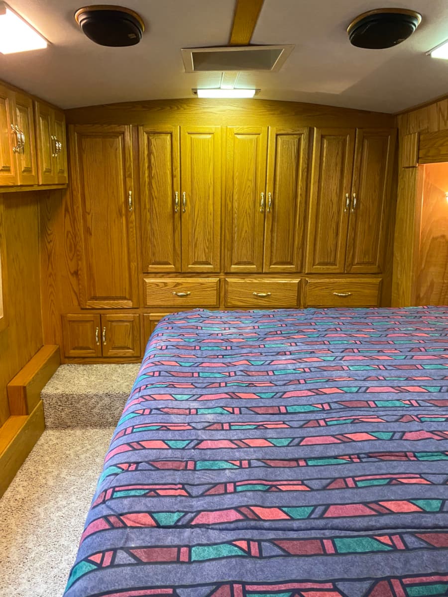2004 Dina Viaggio Motorhome - Image 12