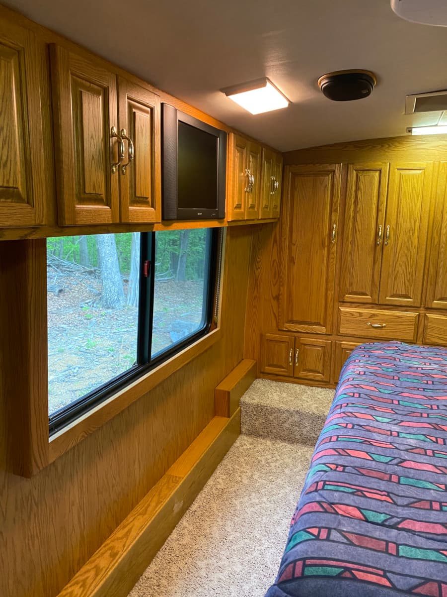 2004 Dina Viaggio Motorhome - Image 13