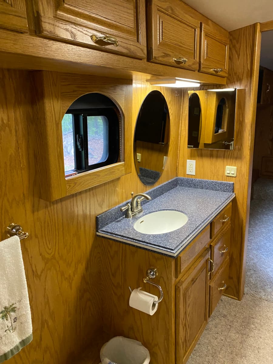 2004 Dina Viaggio Motorhome - Image 14